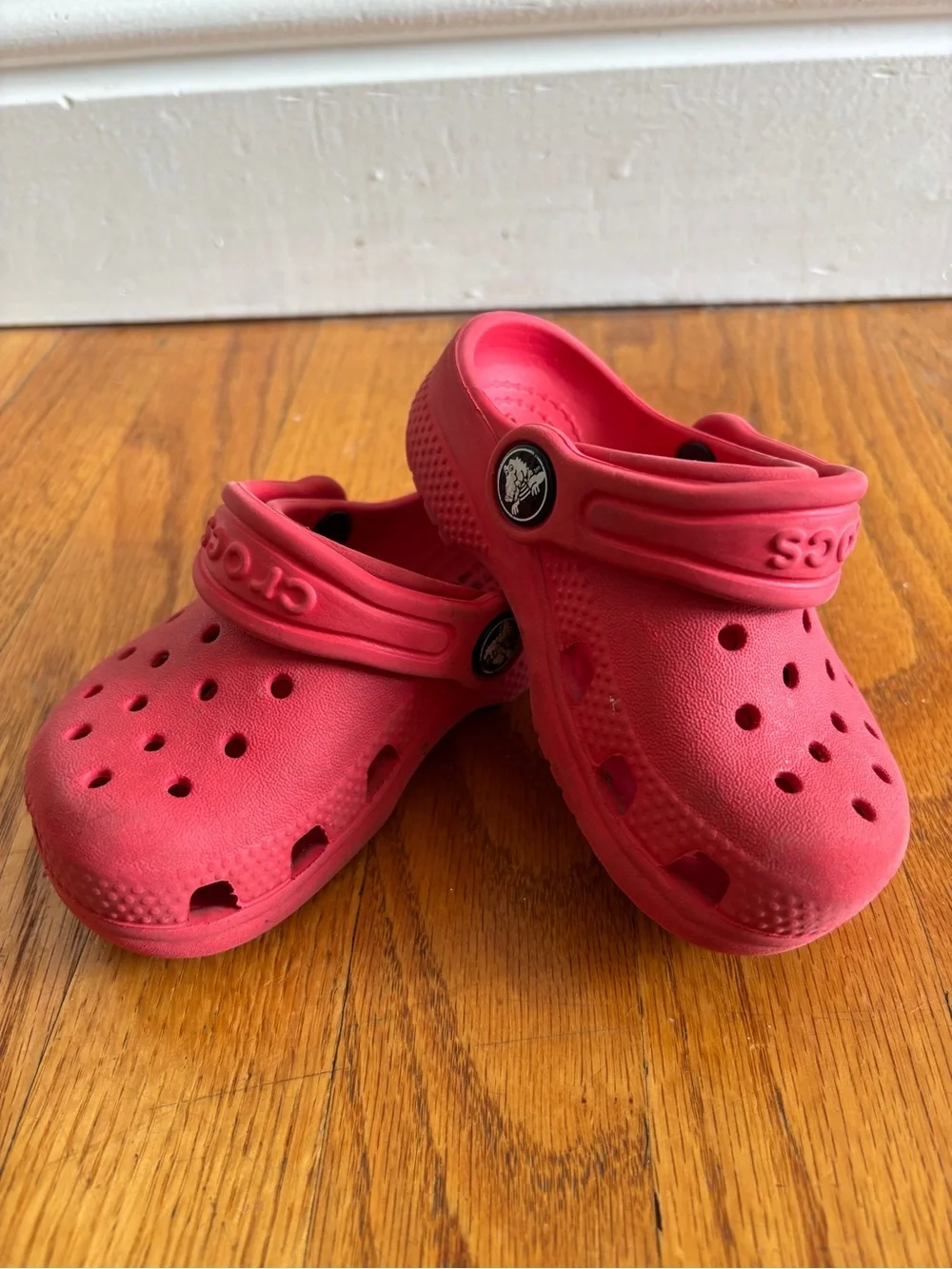 CROCS Kids Classic Clogs in Bright Red